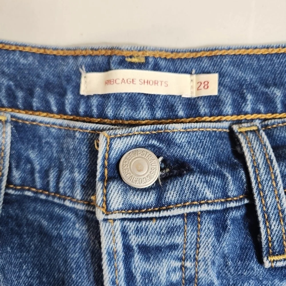Levis Premium Womens |28| Ribcage Button Fly Cut-Off Shorts